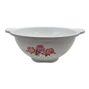 Strecurătoare din plastic cu două mânere laterale și model floral cu trandafiri