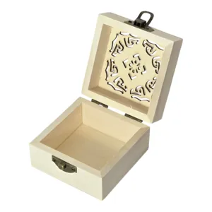 Cutie Pătrată din Lemn cu Capac și Închidere Metalică 7.8x7.8x5 cm pentru Depozitare și Decor