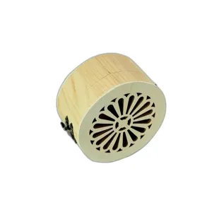 Cutie Rotundă din Lemn cu Model Decupat – Stil Rustic, Ideală pentru Ambalaj și Decor