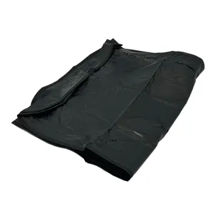 Pelerină Tuns Profesională Neagră – 91 x 137 cm, Material Rezistent, Închidere Reglabilă, Ideală pentru Saloni și Uz Personal