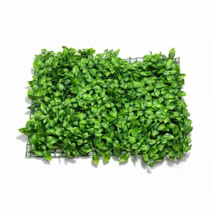 Panou artificial verde decorativ 40 x 60 cm, frunze decorative din plastic, aspect uniform, pentru decor interior și exterior