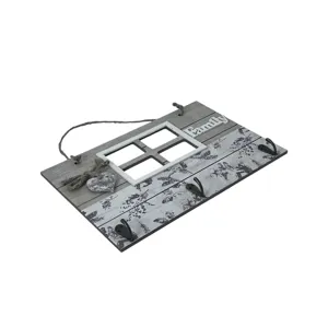 Cuier de Perete din Lemn cu 4 Agățători – Model Decorativ „Family” cu Fereastră, Disponibil în mai multe culori