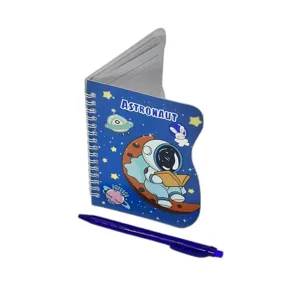 Carnet cu Spirala si Pix Albastru – Design Astronaut, Tematic, Practic si Compact, Ideal pentru Notite, Scoala, Birou sau Calatorii