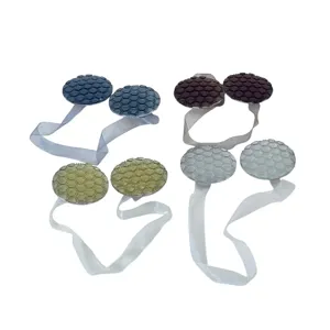 Prindere Magnetică Rotundă pentru Perdele – 1 Bucata , Model Fagure cu Panglică, Disponibil în Albastru, Vișiniu, Alb și Galben