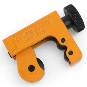 Dispozitiv de Tăiat Țevi 3–22 mm – Instrument Profesional Rezistent și Ergonomic pentru Instalări și Reparații