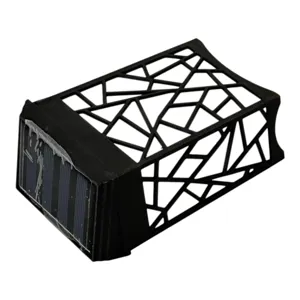 Lumină solară decorativă pentru exterior cu carcasă tip grilaj – lampă LED cu panou solar integrat