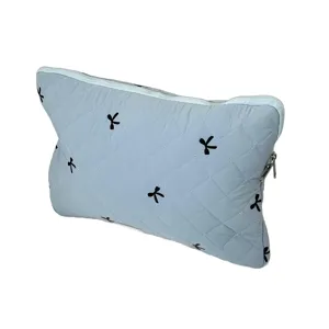 Husă Textilă Matlasată 38 cm – Închidere cu Fermoar, Design Cu Model, Disponibilă în Mai Multe Culori