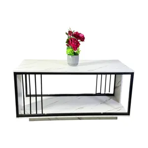 Masuta de cafea moderna din metal și lemn, cu blat dreptunghiular și raft inferior, design industrial, alb cu cadru negru, 63 x 42 x 9 cm
