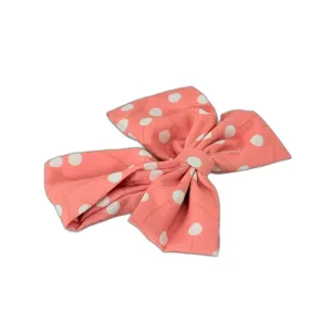 Funda Roz cu Buline Albe – 23 cm, Material Textil Vesel si Practic, Ideala pentru Decor Festiv