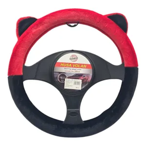 Husă Volan Auto Universal 38 cm Plus Catifelat Roșu/Negru cu Urechi Decorative, Protecție Antiderapantă, Confort și Design Modern