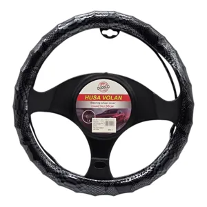 Husă Volan Auto Universal 38 cm Plus Catifelat Roșu/Negru cu Urechi Decorative, Protecție Antiderapantă, Confort și Design Modern