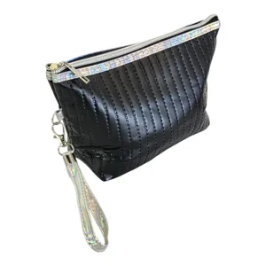 Portfard Cosmetic Matlasat cu Fermoar și Curea de Mână, Organizator pentru Machiaj și Accesorii, Disponibil în Mai Multe Culori