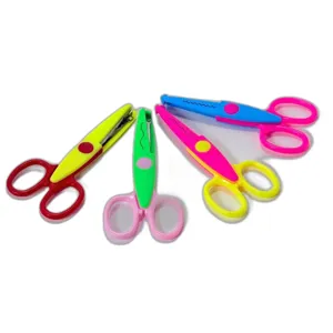 Foarfecă Decorativă Val Ondulat – Verde sau Portocaliu, Ideală pentru Scrapbooking și Activități Craft