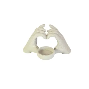 Accesoriu Decorativ 14.5 x 9 cm cu Suport pentru Lumânare, Design Mâini în Formă de Inimă, Disponibil în Mai multe Culori