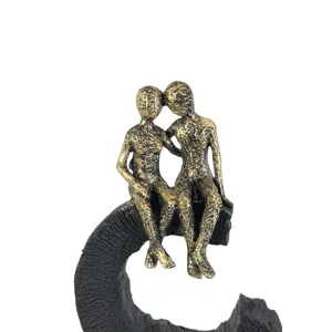 Accesoriu Decorativ 20 x 17 cm cu Siluetă Cuplu Romantic, Decorațiune Modernă pentru Casă și Birou, Disponibil în Mai multe Culori