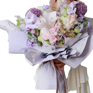 Ambalaj Flori Roz Somon – Hârtie Decorativă pentru Aranjamente Florale și Cadouri, Design Elegant