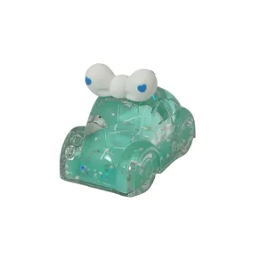 Figurină decorativă mașinuță din plastic transparent cu lichid, disponibilă în culori albastru, verde și mov