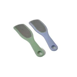 Pilă Metalică pentru Călcâie cu Mâner Plastic – Disponibilă în Mai Multe Culori