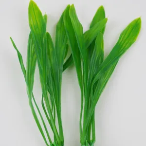 Planta artificiala pentru acvariu 20 cm, frunze lungi verde cu accente albe, decor realist si sigur pentru pesti