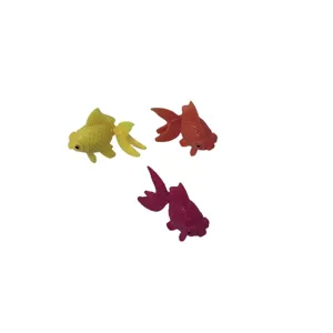 Set 3 Pești Ornamentali pentru Acvariu – Figurine Colorate din Plastic Rezistent, Galben, Portocaliu și Roșu