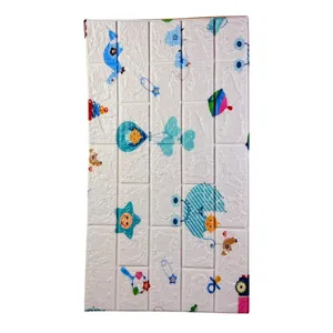 Panou autocolant decorativ din spumă tip cărămidă cu imprimeu copii, dimensiune 70 x 77 cm, placă perete flexibilă pentru cameră copil