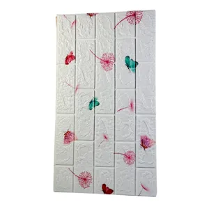 Panou autocolant decorativ din spumă tip cărămidă albă cu fluturi și flori, dimensiune 70 x 77 cm, placă perete autoadezivă pentru decor interior