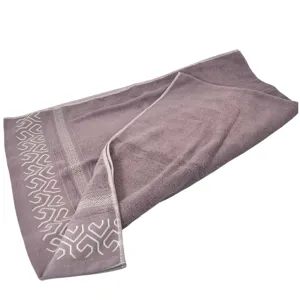 Prosop 68x138 cm din Bumbac Premium – Model Geometric, Moale și Absorbant, Culori Mixte