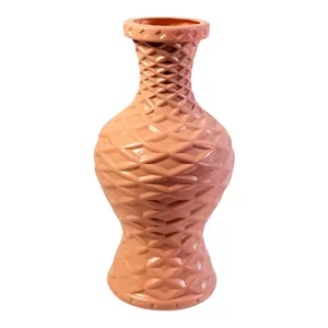 Vază decorativă din plastic model amforă împletit 28 cm x 11 cm culoare piersică