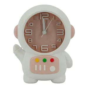 Ceas decorativ pentru copii cu design astronaut, mecanism quartz precis și cifre mari ușor de citit