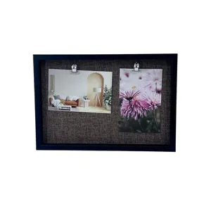 Cadru foto decorativ 22x32 cm, din plastic și placă de densitate, culoare negru cu fundal maro-gri, cu clipsuri pentru fotografii