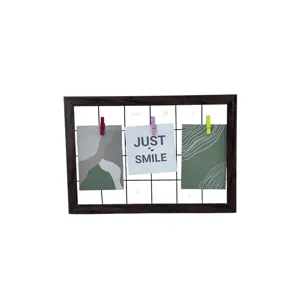 Cadru foto decorativ 23x33 cm, din plastic și metal, ramă negru-maro cu grilaj și cleme colorate pentru fotografii, fundal verde-alb