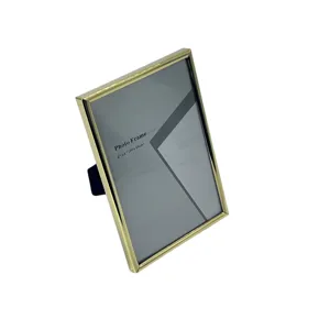 Cadru foto decorativ 10x15 cm (4x6 inch), ramă subțire aurie, design modern cu suport de birou
