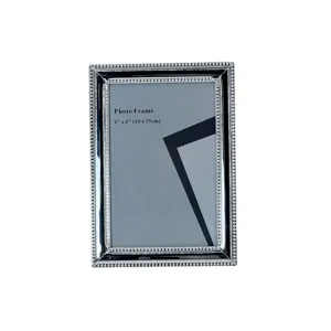 Cadru foto argintiu 10x15 cm (4x6 inch), ramă elegantă cu margini decorative pentru fotografii