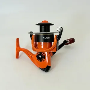 Mulinetă Pescuit AL7000 – Tambur Metalic, Capacitate Fir 0.35/350 mm, Manivelă cu Mâner Lemn, Frână Reglabilă, Culoare Portocaliu-Negru