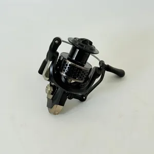 Mulinetă Pescuit Model 7000 – Tambur Metalic Perforat, Corp Negru Mat, Frână Frontală Heavy Duty, Capacitate Fir 0.35/350m, Ideală pentru Somn, Crap Mare și Distanță Lungă
