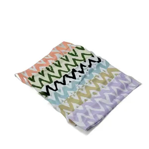 Bentiță pentru Păr cu Model Zig-Zag – Dimensiuni 7x22 cm, Material Textil Elastic, Disponibilă în mai multe culori