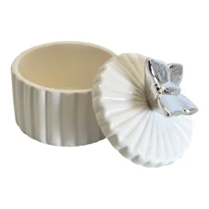 Cutie pentru Bijuterii din Ceramică cu Capac Fluture Argintiu, Design Elegant, 7.5x7.5 cm, Multifuncțională pentru Accesorii și Decor Interior