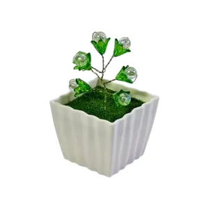 Ghiveci Decorativ cu Flori Artificiale Mov și Frunze Verzi, 8 x 5.5 x 5 cm, Vas Alb Ondulat