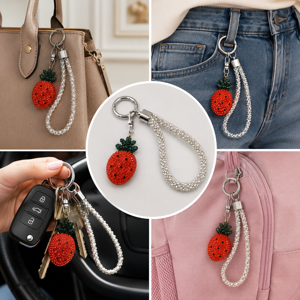 Breloc Elegant cu Căpșună Strălucitoare, Șnur cu Perle și Cristale, Accesoriu pentru Chei, Geantă sau Rucsac