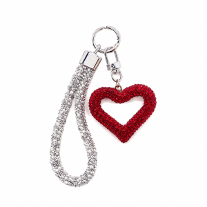 Breloc Elegant cu Inimă Roșie Strălucitoare, Șnur cu Perle și Cristale, Accesoriu pentru Chei, Geantă sau Rucsac