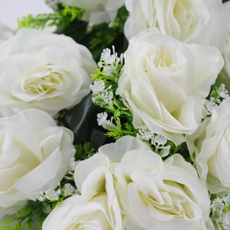 Buchet Trandafiri Artificiali Albi – Eleganță Fără Sfârșit