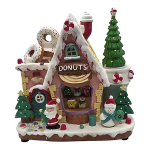 Decorațiune de Crăciun Casă cu Donuts, Brad, Moș Crăciun și Om de Zăpadă