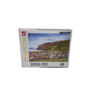 Puzzle 1000 Piese, 50 x 70 cm, Model Peisaj Islanda cu Sat de Coastă, Biserică și Munți, Joc de Logică și Relaxare pentru Copii și Adulți